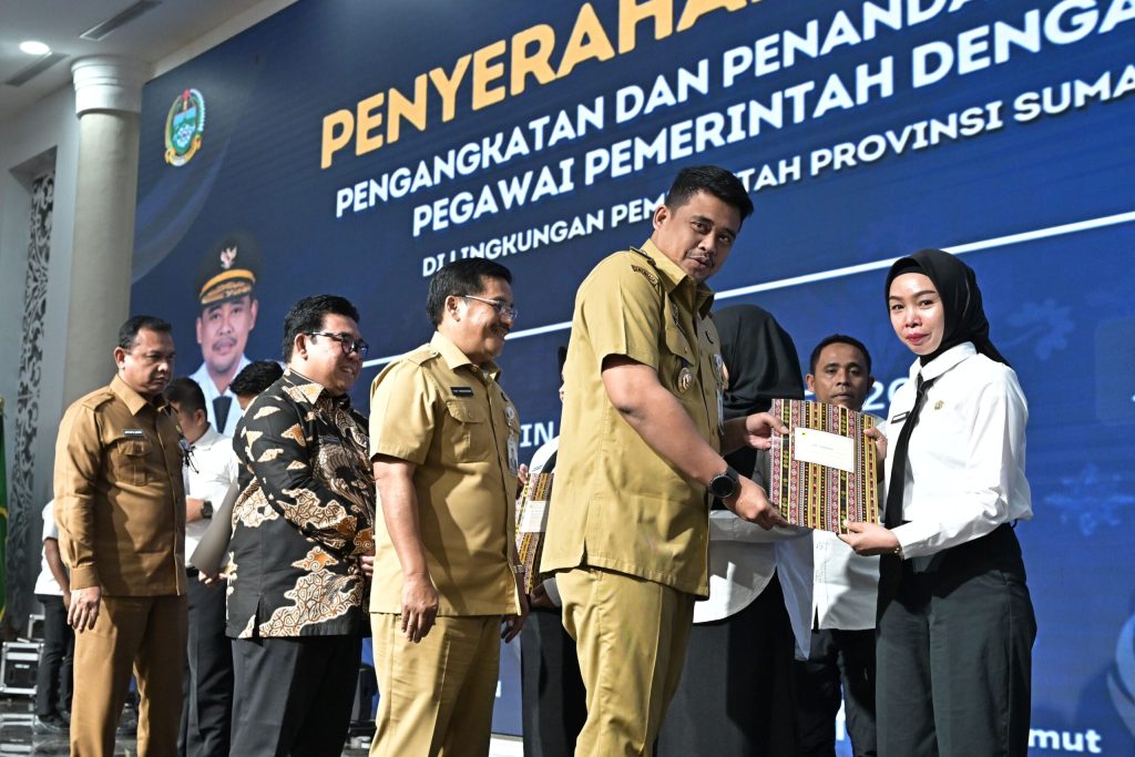 Serahkan SK 591 PPPK Pemprov Sumut, Bobby Nasution: Layani Rakyat Sebaik-baiknya